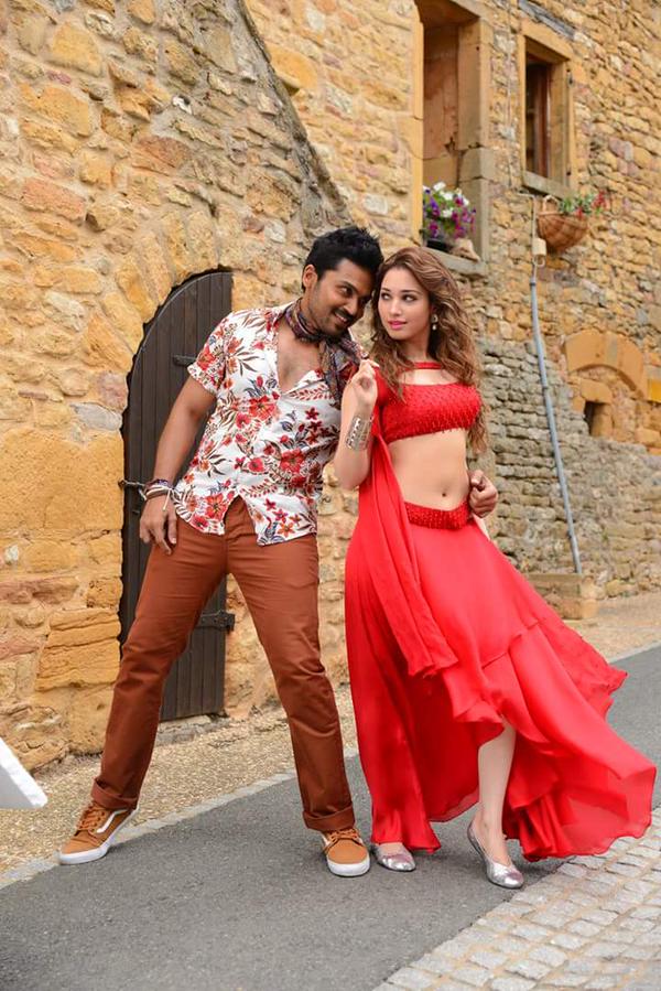 Oopiri is an upcoming Indian bilingual film directed by Vamsi Paidipally which is simultaneously being shot in Telugu and Tamil languages. Produced by Prasad V Potluri under the banner PVP cinema, Starring Akkineni Nagarjuna and Karthi playing the male leads, Tamannaah plays the female lead. Karthi,Tamannaah,Tamannaah Bhatia,Oopiri,Akkineni Nagarjuna,Nagarjuna,Oopiri Movie Stills,Oopiri Movie pics,Oopiri Movie images,Oopiri Movie photos,Oopiri Movie pictures