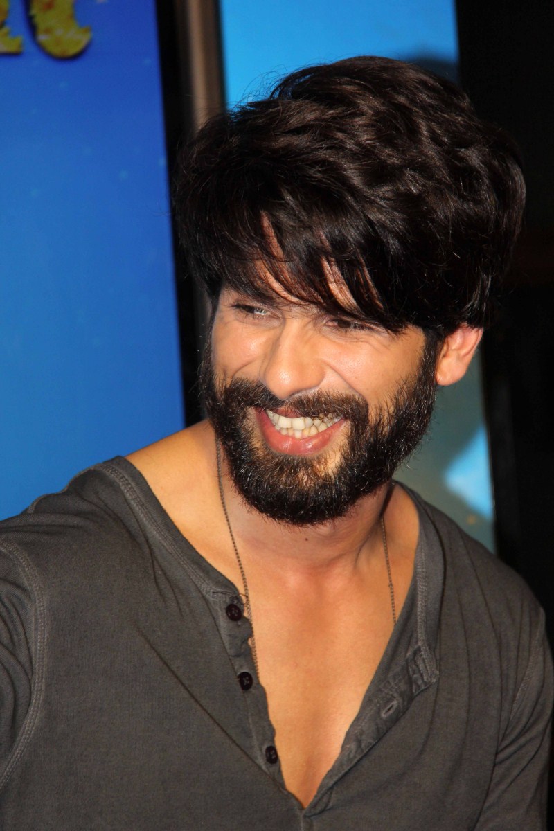 Shaandaar is an upcoming Indian romantic comedy film, directed by Vikas Bahl and produced by Karan Johar. Shahid Kapoor and Alia Bhatt in the lead role. Shaandaar,Shahid Kapoor,Alia Bhatt,Shahid Kapoor and Alia Bhatt,Neend Na Mujhko Aaye,Neend Na Mujhko Aaye song