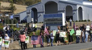 Oregon,Nation begins Mourning,Funeral,mass shooting at Umpqua Community College,Umpqua Community College,Roseburg