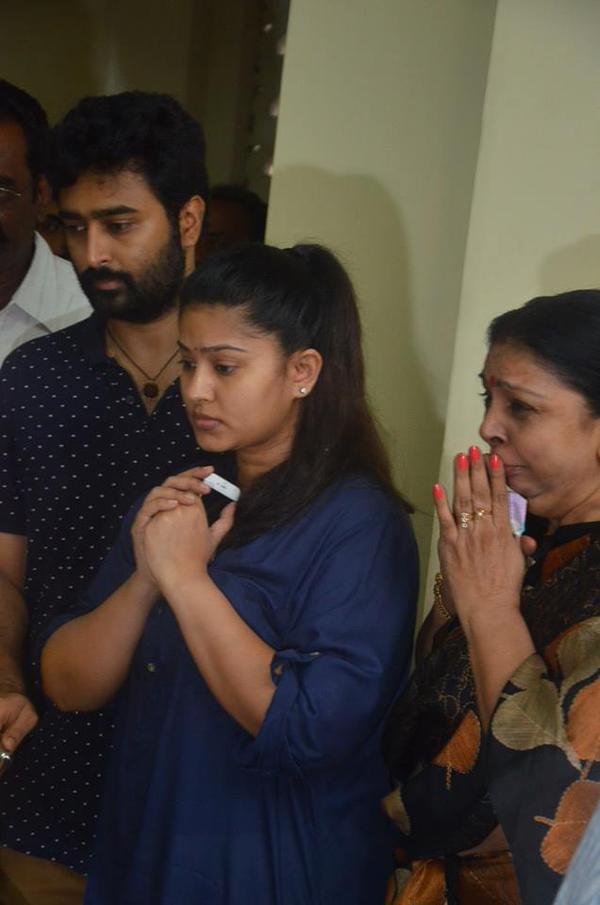 The legendary Actress Aachi Manorama passed away. The entire South cinema artists pay their last respect to her. Most of the actors and actress have already come and done last respect to her including Rajinikanth, Vijay, Vishal, Karthi, Sivakumar, Karunanidhi, Jayalalithaa, Prasanna, Sneha and others. Rajinikanth,Karthi,Vishal,'Aachi' Manorama,Manorama,actress manorama passed away,Manorama dead,celebs pays last respect to 'Aachi' Manorama,celebs pays last respect to Manorama,Jayalalithaa