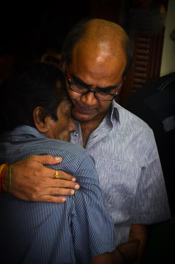 The legendary Actress Aachi Manorama passed away. The entire South cinema artists pay their last respect to her. Most of the actors and actress have already come and done last respect to her including Rajinikanth, Vijay, Vishal, Karthi, Sivakumar, Karunanidhi, Jayalalithaa, Prasanna, Sneha and others. Rajinikanth,Karthi,Vishal,'Aachi' Manorama,Manorama,actress manorama passed away,Manorama dead,celebs pays last respect to 'Aachi' Manorama,celebs pays last respect to Manorama,Jayalalithaa