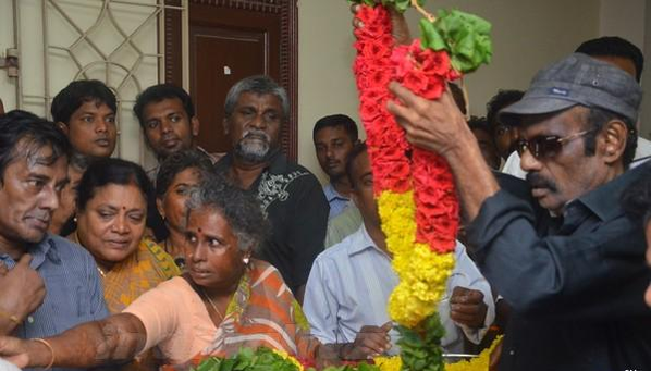 The legendary Actress Aachi Manorama passed away. The entire South cinema artists pay their last respect to her. Most of the actors and actress have already come and done last respect to her including Rajinikanth, Vijay, Vishal, Karthi, Sivakumar, Karunanidhi, Jayalalithaa, Prasanna, Sneha and others. Rajinikanth,Karthi,Vishal,'Aachi' Manorama,Manorama,actress manorama passed away,Manorama dead,celebs pays last respect to 'Aachi' Manorama,celebs pays last respect to Manorama,Jayalalithaa