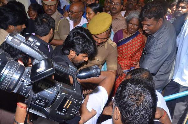 The legendary Actress Aachi Manorama passed away. The entire South cinema artists pay their last respect to her. Most of the actors and actress have already come and done last respect to her including Rajinikanth, Vijay, Vishal, Karthi, Sivakumar, Karunanidhi, Jayalalithaa, Prasanna, Sneha and others. Rajinikanth,Karthi,Vishal,'Aachi' Manorama,Manorama,actress manorama passed away,Manorama dead,celebs pays last respect to 'Aachi' Manorama,celebs pays last respect to Manorama,Jayalalithaa