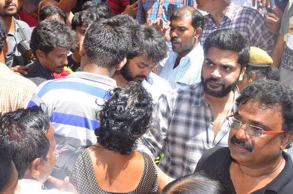 The legendary Actress Aachi Manorama passed away. The entire South cinema artists pay their last respect to her. Most of the actors and actress have already come and done last respect to her including Rajinikanth, Vijay, Vishal, Karthi, Sivakumar, Karunanidhi, Jayalalithaa, Prasanna, Sneha and others. Rajinikanth,Karthi,Vishal,'Aachi' Manorama,Manorama,actress manorama passed away,Manorama dead,celebs pays last respect to 'Aachi' Manorama,celebs pays last respect to Manorama,Jayalalithaa