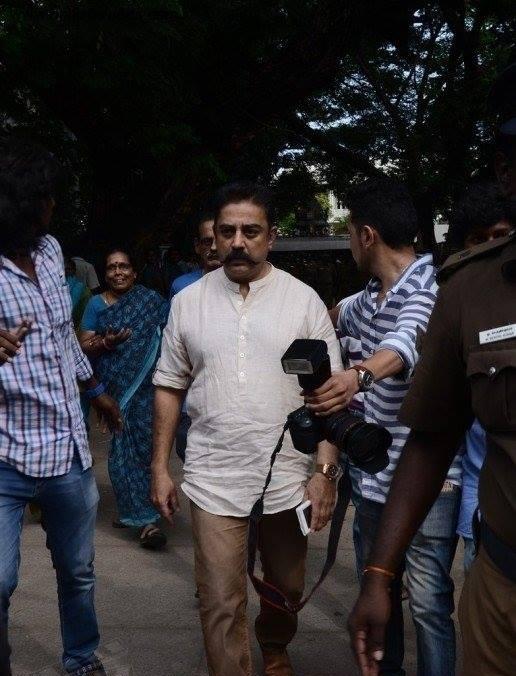 The legendary Actress Aachi Manorama passed away. The entire South cinema artists pay their last respect to her. Most of the actors and actress have already come and done last respect to her including Rajinikanth, Vijay, Vishal, Karthi, Sivakumar, Karunanidhi, Jayalalithaa, Prasanna, Sneha and others. Rajinikanth,Karthi,Vishal,'Aachi' Manorama,Manorama,actress manorama passed away,Manorama dead,celebs pays last respect to 'Aachi' Manorama,celebs pays last respect to Manorama,Jayalalithaa