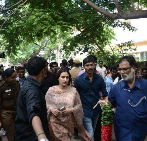 The legendary Actress Aachi Manorama passed away. The entire South cinema artists pay their last respect to her. Most of the actors and actress have already come and done last respect to her including Rajinikanth, Vijay, Vishal, Karthi, Sivakumar, Karunanidhi, Jayalalithaa, Prasanna, Sneha and others. Rajinikanth,Karthi,Vishal,'Aachi' Manorama,Manorama,actress manorama passed away,Manorama dead,celebs pays last respect to 'Aachi' Manorama,celebs pays last respect to Manorama,Jayalalithaa