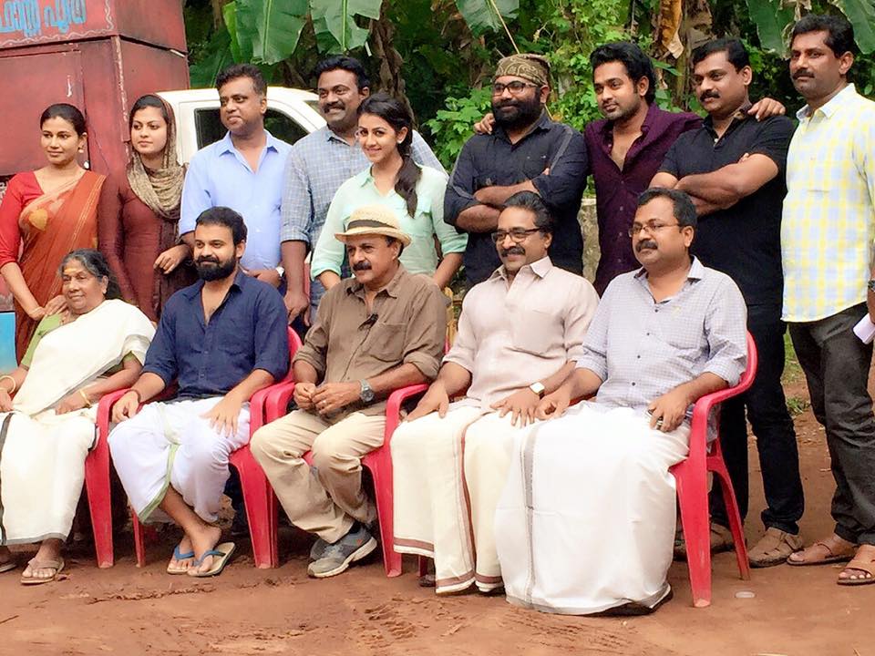Kunchacko Boban, Nikki Galrani and Asif Ali wrap up the shooting of their upcoming film 'Rajamma ?at Yahoo'. Nikki Galrani,Rajamma ?at Yahoo,Rajamma ?@ Yahoo,Rajamma ?at Yahoo shooting,Rajamma ?at Yahoo film,Kunchacko Boban,asif ali