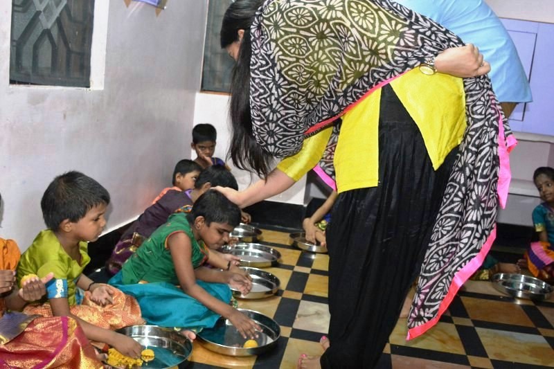 South Indian actress Sneha celebrated her birthday with her husband Prasanna at Arunodhayam Charitable Trust in Kolathur, a home for disabled children in Chennai. Sneha birthday,Sneha,actress Sneha,Sneha and Prasanna,Sneha birthday celebration,Sneha birthday celebration pics,Sneha birthday celebration images,Sneha birthday celebration photos,Sneha birthday celebration pictures