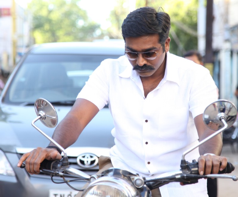 Sethupathi is an upcoming Tamil movie directed by Pannaiyarum Padminiyum fame Arun Kumar and Produced by Vasan Movies. Vijay Sethupathi and Remya Nambeesan in the lead role. While the music for the film is by Nivas Prasanna, Sreekar Prasad is handling the editing and Dinesh Krishnan is in charge of the cinematography. Sethupathi,Vijay Sethupathi,Vijay Sethupathi as cop,Vijay Sethupathi police,Sethupathi movie stills,Sethupathi movie pics,Sethupathi movie images,Sethupathi movie photos,Sethupathi movie pictures,Remya Nambeesan