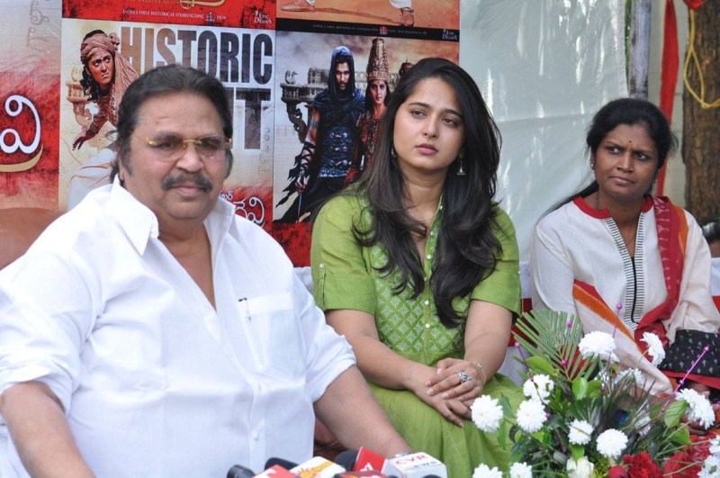 South Indian actress Anushka Shetty, director Guna Sekhar and Dasari attend Rudhramadevi press meet which held in Hyderabad. Rudhramadevi,Rudhramadevi success meet,Rudhramadevi success,Dasari Narayana Rao,Anushka,anushka shetty,director Guna Sekhar,Guna Sekhar,Rudhramadevi success meet pics,Rudhramadevi success meet images,Rudhramadevi success meet photos,Rudhramadevi success m
