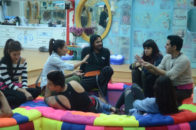Synopsis form Day 2 in the Bigg Boss Nau house. Bigg Boss 9,Bigg Boss 9 day 2,Bigg Boss,Bigg Boss 2015,Phobia task pictures,Phobia task,salman khan