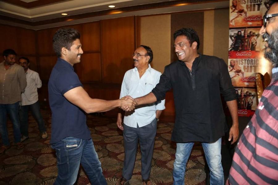 Telugu movie Rudrama Devi Success Meet event held at Hyderabad. Actress Anushka Shetty, Actor Allu Arjun, Prakash Raj, Director Gunasekhar, Dil Raju, Krishnam Raju, Sirivennela Seetharama Sastry, Paruchuri Venkateswara Rao, Raagini Guna graced the event. Rudramadevi Success Meet,Rudramadevi,Allu Arjun,Anushka Shetty,Prakash Raj,Rudramadevi Success Meet pics,Rudramadevi Success Meet images,Rudramadevi Success Meet photos,Rudramadevi Success Meet pictures,Rudramadevi Success Meet stills