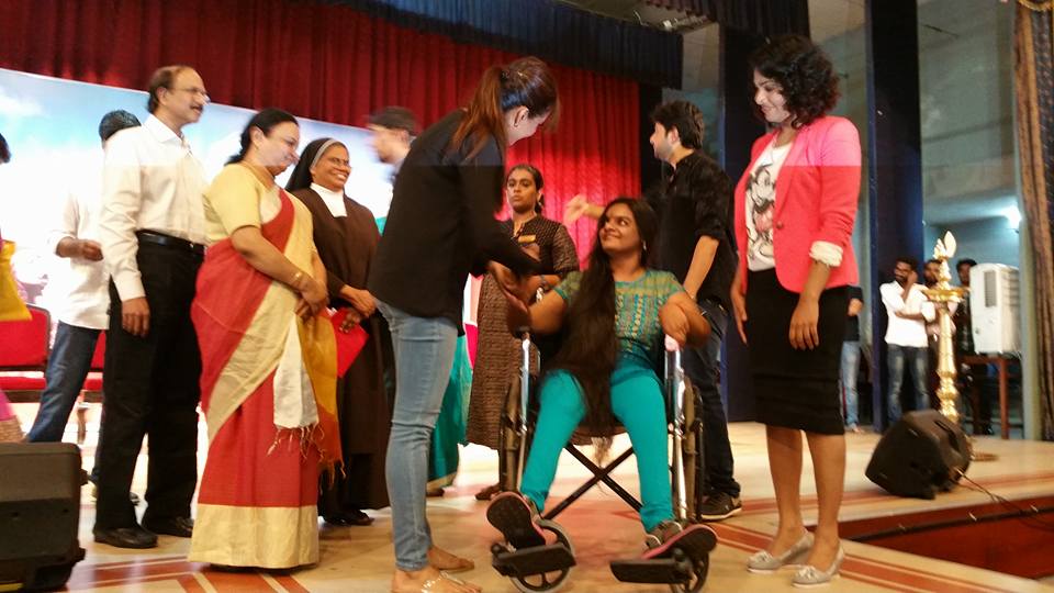Malayalam actresses Manju Warrier and Rima Kallingal attended a Hair Donation Campaign in Kochi on Wednesday, 14 October. Manju warrier,rima kallingal,Hair Donation Campaign,Canserve Charitable Society,St teresas college
