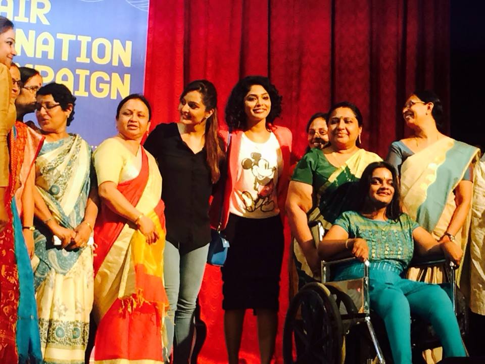 Malayalam actresses Manju Warrier and Rima Kallingal attended a Hair Donation Campaign in Kochi on Wednesday, 14 October. Manju warrier,rima kallingal,Hair Donation Campaign,Canserve Charitable Society,St teresas college