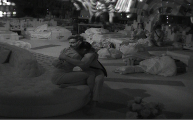 The phobia task continues, gathering momentum, even as Bigg Boss is upping the ante and announcing that the luxury budget will be delegated to the pair who wins the challenge. Bigg Boss 9,Bigg Boss,Bigg Boss 9 day 3,Bigg Boss 9 contestants,Rochelle Rao,Mandana Karimi,luxury budget