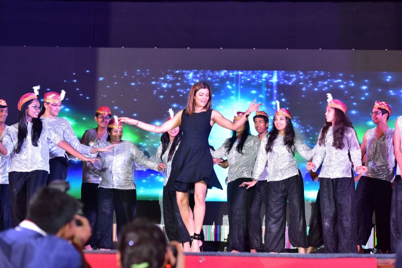 Bollywood actress Sushmita Sen attends the Bright Start Fellowship International School's Annual Concert on 14 October. Sushmita Sen,actress Sushmita Sen,Bright Start Fellowship International School's Annual Concert,Bright Start Fellowship International School,Sushmita Sen latest pics,Sushmita Sen latest images,Sushmita Sen latest photos,Sushmita Sen latest pictures,S