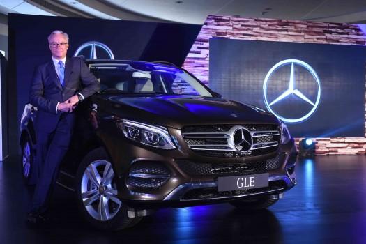 Mercedes-Benz GLE features a new seven-inch Comand infotainment system.