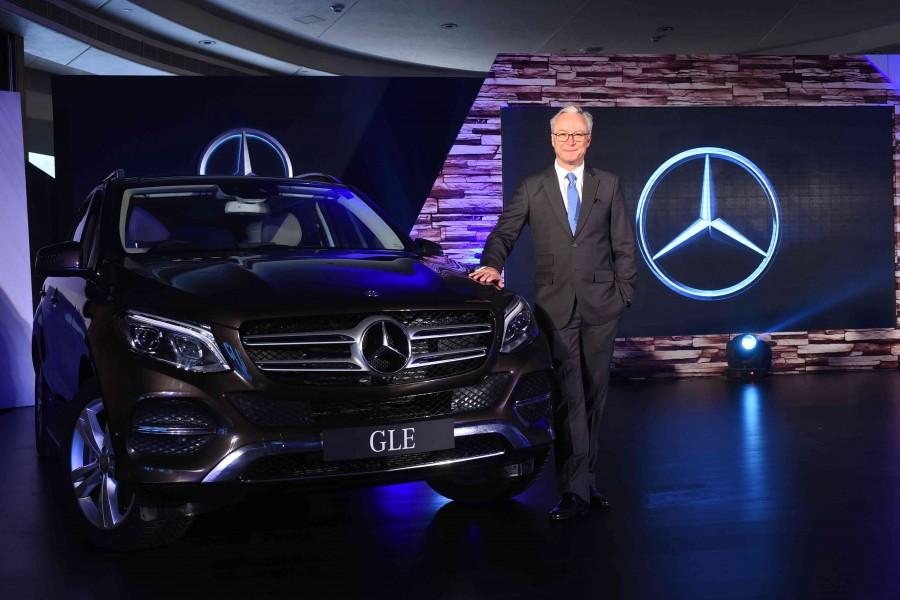 Mercedes-Benz GLE features a new seven-inch Comand infotainment system. Mercedes-Benz India,Mercedes-Benz GLE SUV,Mercedes-Benz GLE SUV price,Mercedes-Benz GLE SUV photos,Mercedes-Benz GLE SUV features,Mercedes-Benz GLE SUV specs