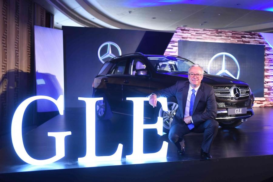 Mercedes-Benz GLE features a new seven-inch Comand infotainment system. Mercedes-Benz India,Mercedes-Benz GLE SUV,Mercedes-Benz GLE SUV price,Mercedes-Benz GLE SUV photos,Mercedes-Benz GLE SUV features,Mercedes-Benz GLE SUV specs