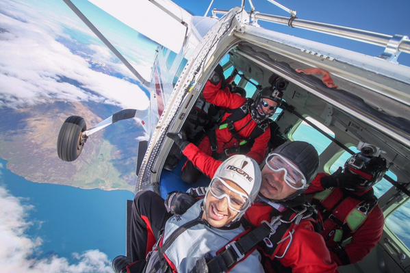 Bollywood actor Sidharth Malhotra is seen having a great time in the New Zealand skies. Sidharth Malhotra,actor Sidharth Malhotra,Sidharth Malhotra in New Zealand,Sidharth Malhotra Gets Inked,Sidharth Malhotra tatoo,Sidharth Malhotra's adventurous trip in New Zealand,Sidharth Malhotra's adventurous trip