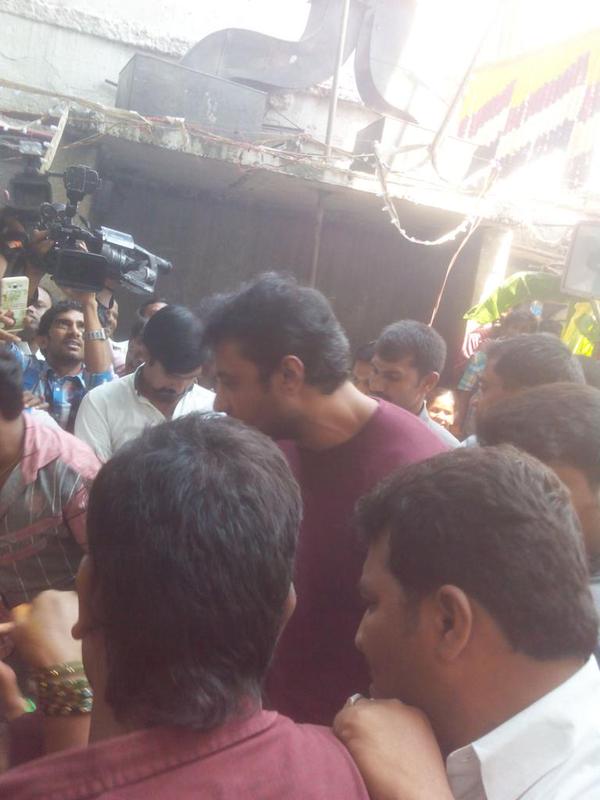 Kannada Actor Challenging Star Darshan visits Annamma Temple on Friday (October 16th) in Gandhinagar and took the blessings of the Goddess Annamma for his Grand success of 'Mr Airavata' Movie. Darshan,actor Darshan,Darshan visits Annamma Temple,Challenging Star Darshan,Mr Airavata,Mr Airavata sucess meet