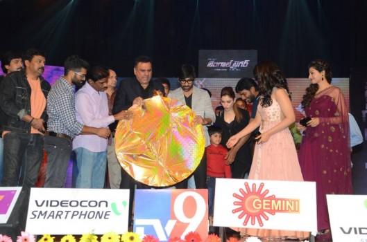 Bengal Tiger Movie Audio Launch event in Hyderabad. Ravi Teja, Tamanna, Rashi Khanna, Hamsa Nandini, Aksha Pardasany, Boman Irani, Sampath Nandi, KK Radha Mohan, Suma, Gautham Raju, Ramajogayya Sastry, Posani Krishna Murali graced the event.