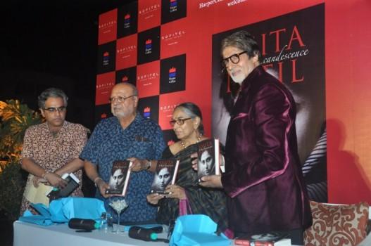 Bollywood actor Amitabh Bachchan, Shabana Azmi, Shyam Benegal, Sonali Kulkarni, Nandita Das at Smita Patil's First Authorized Biography - A Brief Incandescence by Maithili Rao.