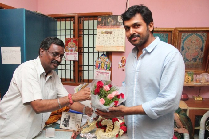 Nadigar Sangam new office bearers Nassar, Vishal, Karthi and Ponvannan handed over the life membership card to senior actress Sachu. The successful team also visited the Nadigar Sangam property and they were given a warm welcome. Vishal,Karthi,Nassar,Nadigar Sangam New Office,Nadigar Sangam,Nadigar Sangam Office,Nadigar Sangam election,Pandavar Ani