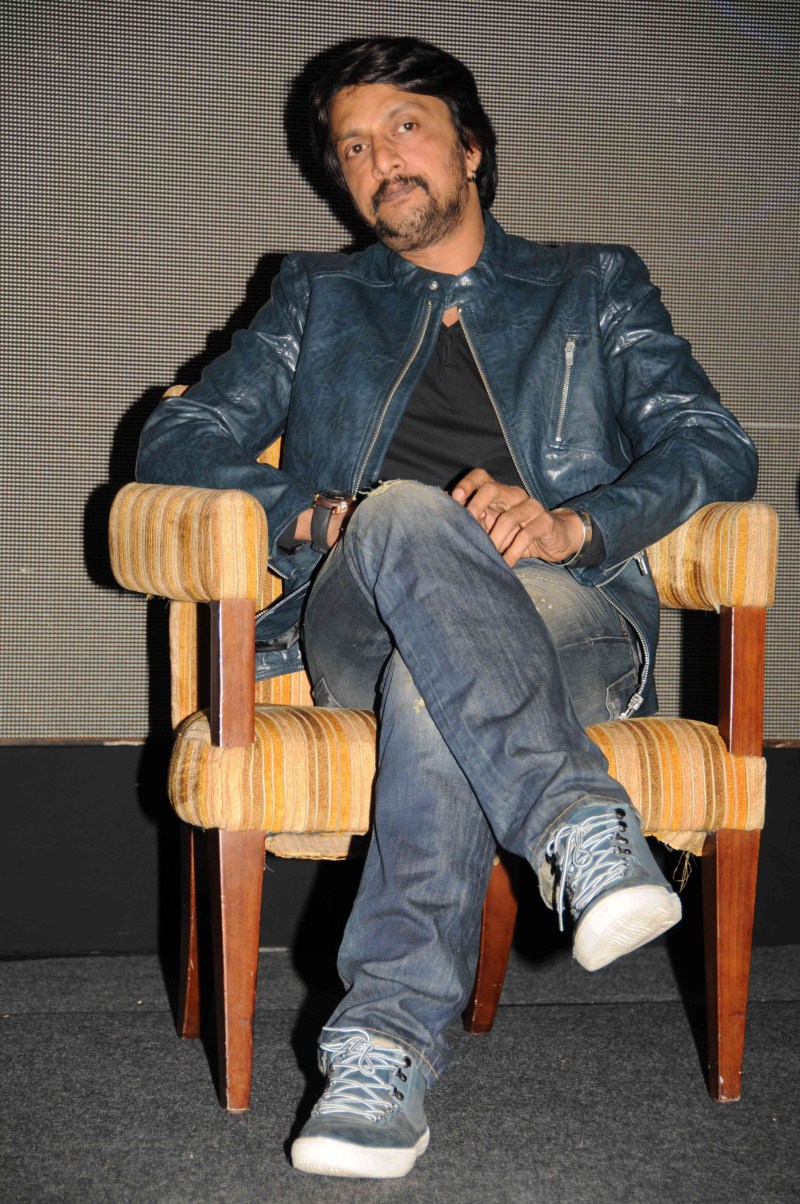 Superstar Sudeep, the host of Season 3, addressed the press conference along with the top management. Sudeep,Bigg Boss Season 3,Bigg Boss Season 3 Press Meet,Bigg Boss Season 3 Press Meet pics,Bigg Boss Season 3 Press Meet images,Bigg Boss Season 3 Press Meet photos,Bigg Boss Season 3 Press Meet pictures,kicha sudeep