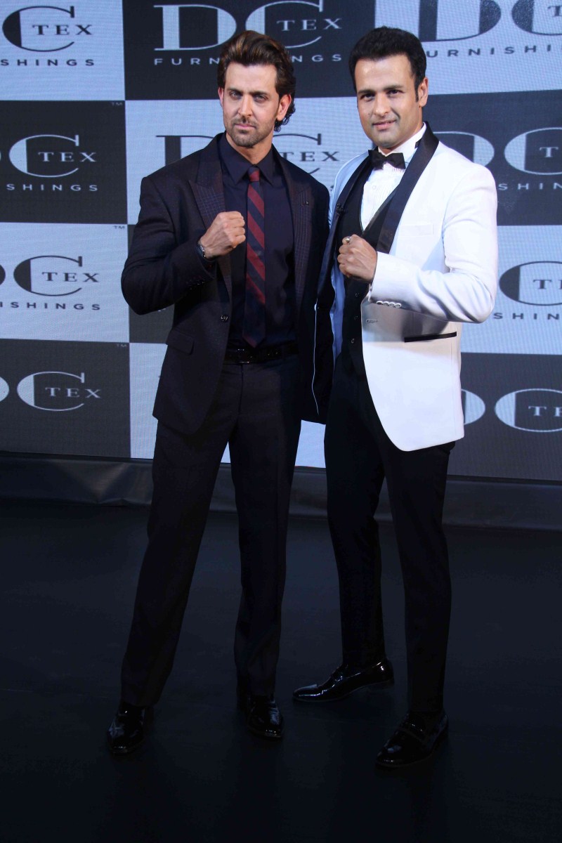 Bollywood actor Hrithik Roshan and Rohit Roy at the Launch Of Dctex Furnishing's 'Dream Runner' Collection. Hrithik Roshan,actor Hrithik Roshan,Rohit Roy,Dctex new furnish,Hrithik Roshan launches Dctex new furnish,Dream Runner