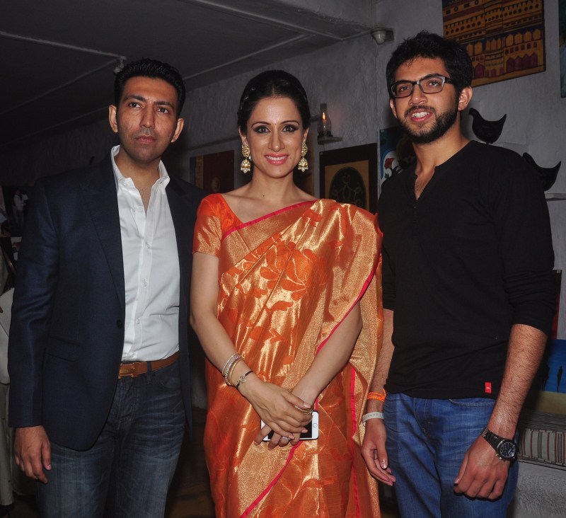 Bollywood Actress Sushmita Sen, Emraan Hashmi, Zayed Khan, Smita Thackeray, Aaditya Thackeray and others at the Rouble Nagi Art Foundation show by underprivileged kids at Olive Bar & Kitchen. Sushmita Sen,Emraan Hashmi,Zayed Khan,Rouble Nagi Art Foundation show by underprivileged kids at Olive Bar & Kitchen,Rouble Nagi Art Foundation show,Smita Thackeray,Aaditya Thackeray