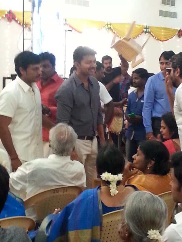 South Indian Actor Ilayathalapathy Vijay and Kamal Haasan at Ashwin and Shrea wedding. Ilayathalapathy Vijay,Vijay,Ilayathalapathy,Ilayathalapathy Vijay at Ashwin Shrea wedding,Vijay at Ashwin Shrea wedding,Ilayathalapathy Vijay at Ashwin Shrea marriage,Vijay at Ashwin Shrea marriage,Vijay latest pics,Vijay latest images,Vijay latest photos