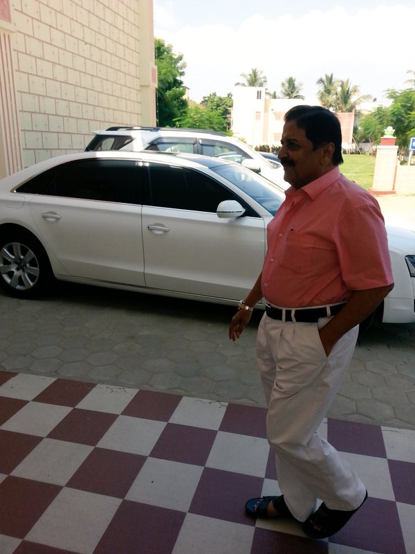 South Indian Actor Ilayathalapathy Vijay and Kamal Haasan at Ashwin and Shrea wedding. Ilayathalapathy Vijay,Vijay,Ilayathalapathy,Ilayathalapathy Vijay at Ashwin Shrea wedding,Vijay at Ashwin Shrea wedding,Ilayathalapathy Vijay at Ashwin Shrea marriage,Vijay at Ashwin Shrea marriage,Vijay latest pics,Vijay latest images,Vijay latest photos