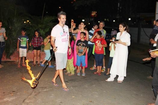 Bollywood actress Raveena Tandon looked stunning and Celebrate Durga Puja with family and friends.