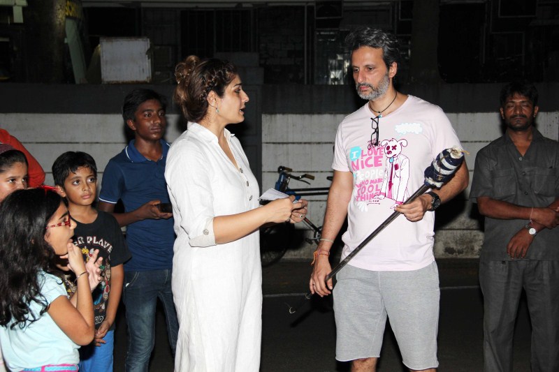 Bollywood actress Raveena Tandon looked stunning and Celebrate Durga Puja with family and friends. Raveen Tandon celebrates Dussehra,Raveen Tandon,actress Raveen Tandon,Dussehra,Dussehra celebration,celebs celebrates Dussehra,Dussehra festival,navaratri