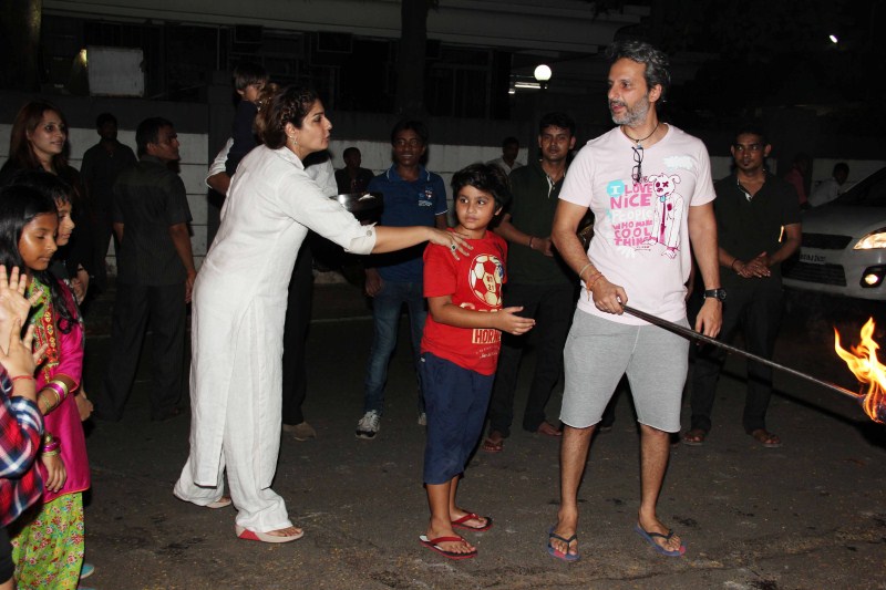 Bollywood actress Raveena Tandon looked stunning and Celebrate Durga Puja with family and friends. Raveen Tandon celebrates Dussehra,Raveen Tandon,actress Raveen Tandon,Dussehra,Dussehra celebration,celebs celebrates Dussehra,Dussehra festival,navaratri