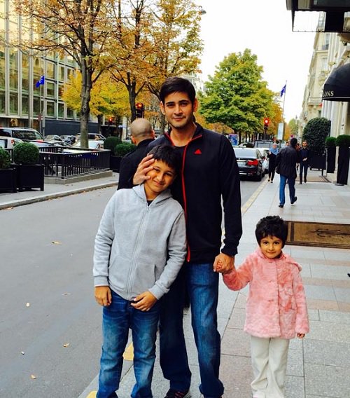 Prince Mahesh Babu, who wrapped up the second schedule of Telugu film Mahesh Babu,Mahesh Babu in Paris,Namrata Shirodkar,Sitara,Gautham,Mahesh Babu family holiday in Paris,Mahesh Babu's family holiday in Paris,Mahesh Babu holiday in Paris,Brahmotsavam