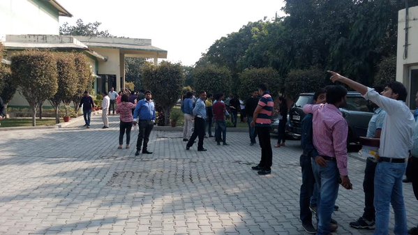 Strong tremors felt in Delhi and Kashmir Earthquake,Earthquake in Delhi,Earthquake in Kashmir,Earthquake in India,Strong tremors,tremors in delhi,tremors in Kashmir
