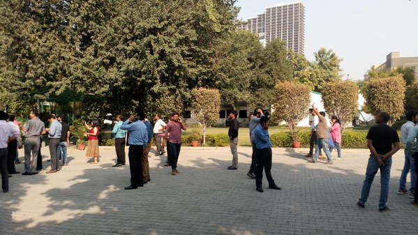 Strong tremors felt in Delhi and Kashmir Earthquake,Earthquake in Delhi,Earthquake in Kashmir,Earthquake in India,Strong tremors,tremors in delhi,tremors in Kashmir