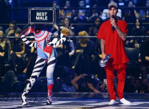 Highlights from the MTV EMA Awards. Canadian pop singer Justin Bieber made a triumphant return to the European stage at the MTV Europe Music Awards in Milan on Sunday, scooping five prizes at the major music event.