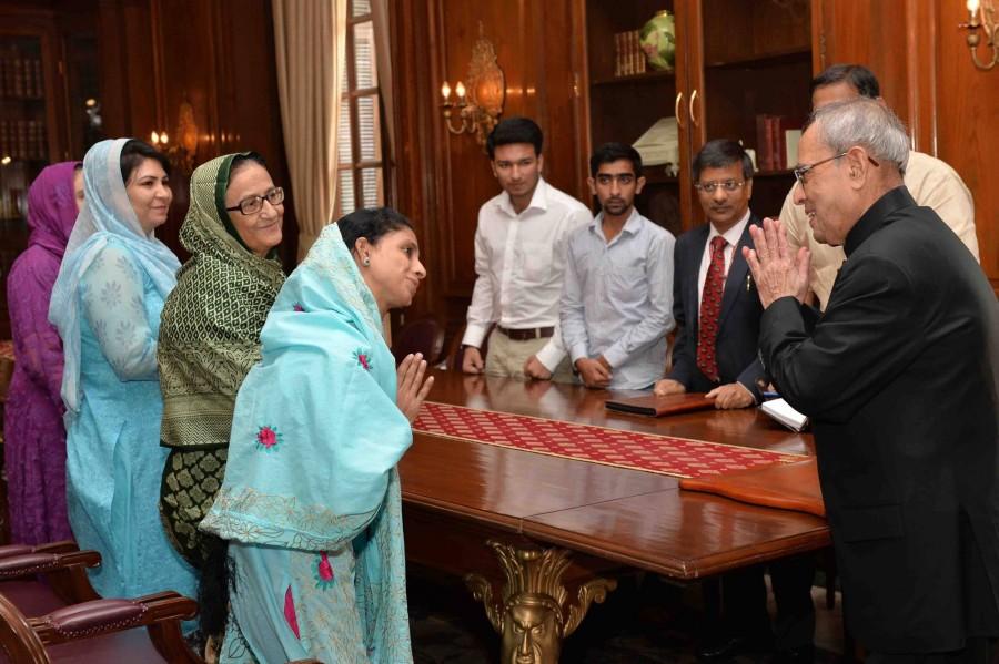Indian President Pranab Mukherjee met Geeta, the hearing and speech impaired girl at Rashtrapati Bhawan on Tuesday, 27 October Geeta in india,geeta returns to india,geeta pakistan to india,geeta meets indian president,geeta meets pranab mukherjee,geeta meets Indian PM,geeta meets Narendra Modi,geeta meets Arvind Kejriwal
