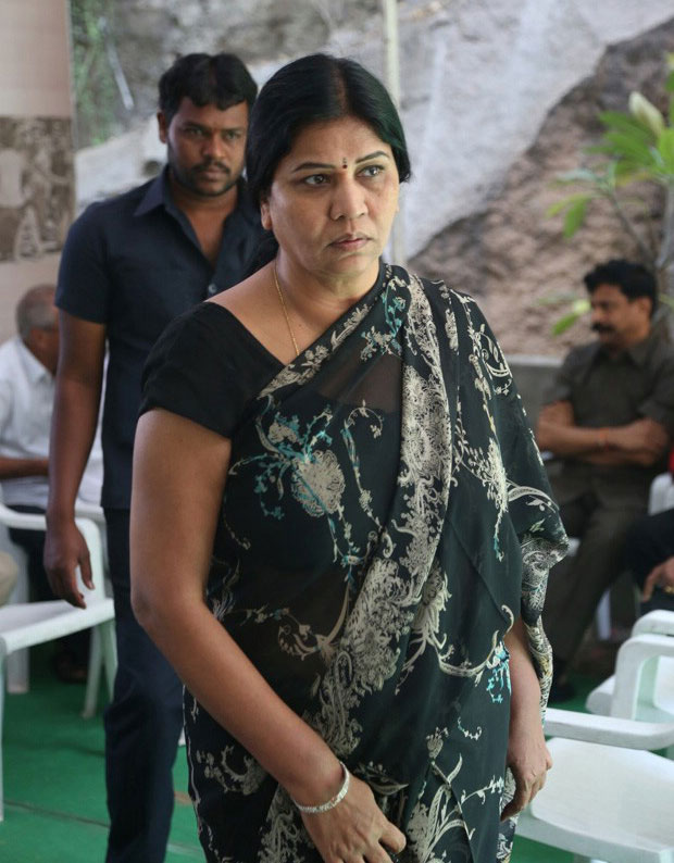 Chiranjeevi, Sai Kumar, Manchu Nirmala Devi, Surekha Konidela, Tammareddy Bharadwaja and many other celebs Pay Homage to Mada Venkateswara Rao. Chiranjeevi,Sai Kumar,Manchu Nirmala Devi,Surekha Konidela,Tammareddy Bharadwaja,Mada Venkateswara Rao,Mada Venkateswara Rao death,Mada Venkateswara Rao passed away,Mada Venkateswara Rao died,celebs Pay Homage to Mada Venkateswara Rao,celeb Pays Homage to