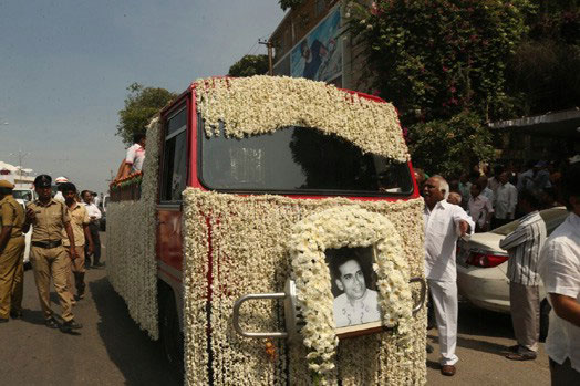 Chiranjeevi, Sai Kumar, Manchu Nirmala Devi, Surekha Konidela, Tammareddy Bharadwaja and many other celebs Pay Homage to Mada Venkateswara Rao. Chiranjeevi,Sai Kumar,Manchu Nirmala Devi,Surekha Konidela,Tammareddy Bharadwaja,Mada Venkateswara Rao,Mada Venkateswara Rao death,Mada Venkateswara Rao passed away,Mada Venkateswara Rao died,celebs Pay Homage to Mada Venkateswara Rao,celeb Pays Homage to
