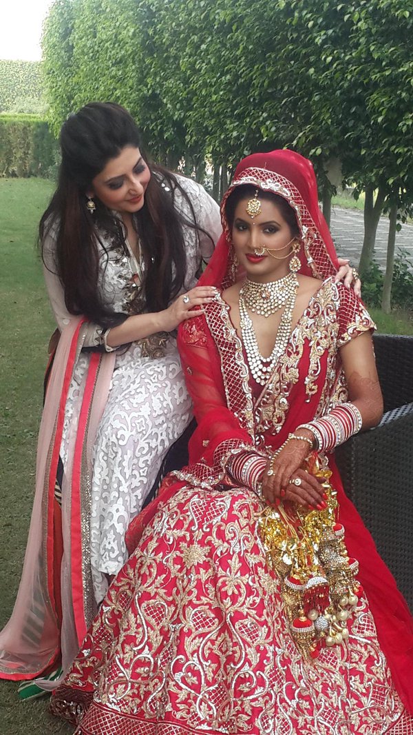 Indian off-spinner Harbhajan Singh and Bollywood actress Geeta Basra finally tied the knot on Thursday (29th October) in Jalandhar. Sachin Tendulkar and many others graced the event. Harbhajan Singh,Harbhajan Singh Wedding,Harbhajan Singh Wedding pictures,Harbhajan Singh marriage,Harbhajan Singh marriage pics,Harbhajan Singh and Geeta Basra,sachin