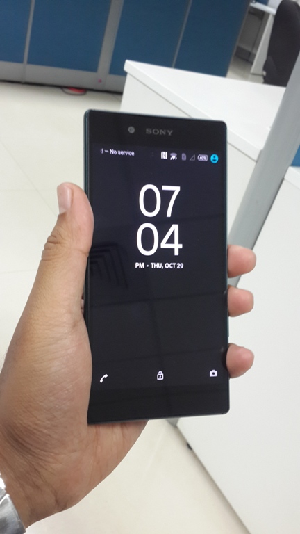 Sony unveiled all-new Xperia Z5 Dual alongside Xperia Z5 Premium in India to woo the flagship shoppers. The Xperia Z5 Dual is a slightly low-priced handset compared to the Premium variant, nevertheless packs flagship features. The handset is priced at Rs. 52,990 in India. Sony Xperia Z5 Dual photos,Sony Xperia Z5 Dual first look,Sony Xperia Z5 Dual unbox,Sony Xperia Z5 Dual review,Sony Xperia Z5 Dual first impressions,Sony Xperia Z5 Dual real photos,Sony Xperia Z5 Dual design,Sony Xperia Z5 Dual review photos