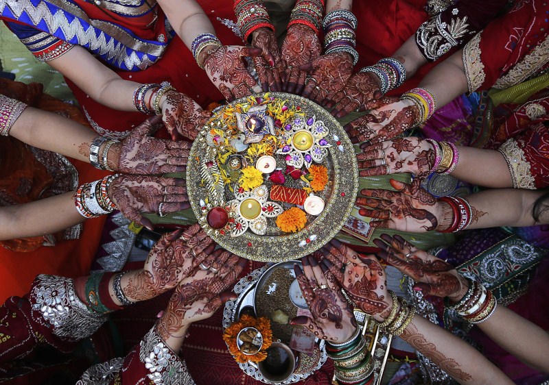 Karva Chauth (Karaka Chaturthi) Celebration in India Photos,Images