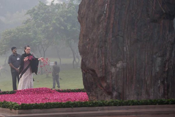 Congress President Smt Sonia Gandhi, Rahul Gandhi, Former PM Dr Manmohan Singh pay tributes to Indira Gandhi on her death anniversary at Shakti Sthal. Indira Gandhi,Indira Gandhi death anniversary,Indira Gandhi death,Sonia Gandhi,Rahul Gandhi,Manmohan Singh,Pranab Mukherjee