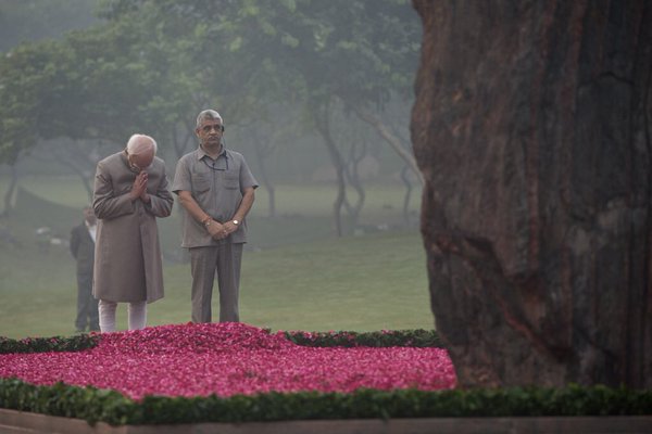 Congress President Smt Sonia Gandhi, Rahul Gandhi, Former PM Dr Manmohan Singh pay tributes to Indira Gandhi on her death anniversary at Shakti Sthal. Indira Gandhi,Indira Gandhi death anniversary,Indira Gandhi death,Sonia Gandhi,Rahul Gandhi,Manmohan Singh,Pranab Mukherjee