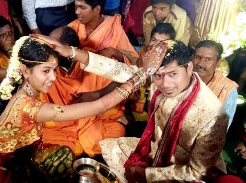 Singer Madhu Priya and Srikanth wedding event held at Sirpur Kagaznagar in Adilabad district on Friday, 30 October. Singer Madhu Priya,Madhu Priya,Madhu Priya and Srikanth,Singer Madhu Priya wedding,Singer Madhu Priya marriage,Madhu Priya wedding,Madhu Priya marriage,Singer Madhu Priya weds Srikanth,Madhu Priya Marriage Pictures,Madhu Priya Marriage pics,Madhu Priya Ma