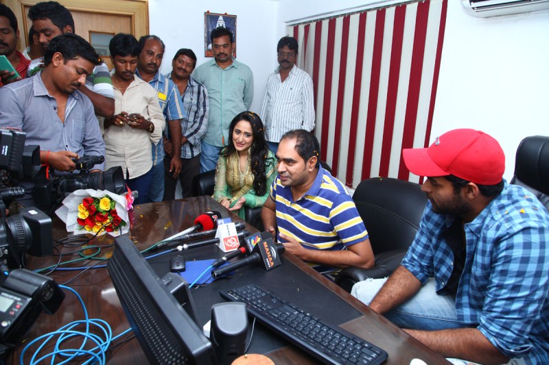 Kanche movie team - Actor Varun Tej, Actress Pragya Jaiswal and Director Krish at success tour in Vijayawada. Kanche success tour,Kanche success meet,Kanche,Varun Tej,Pragya Jaiswal,Director Krish,Kanche success tour pics,Kanche success tour images,Kanche success tour photos,Kanche success tour pictures,Kanche success tour stills